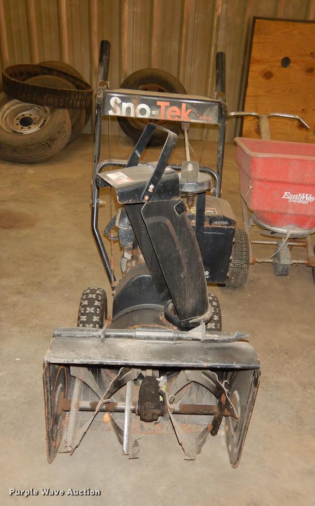 Ariens SnoTek snow blower in Topeka, KS Item EE9229 sold Purple Wave