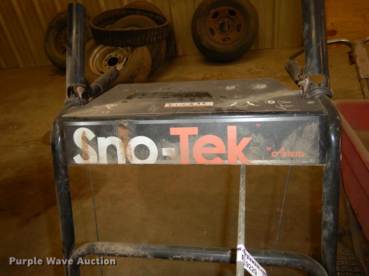 image for item EE9229 Ariens Sno-Tek snow blower