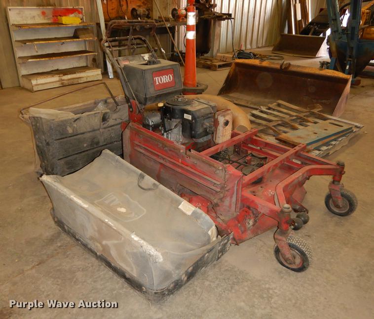 image for item EE9230 Toro Proline lawn mower