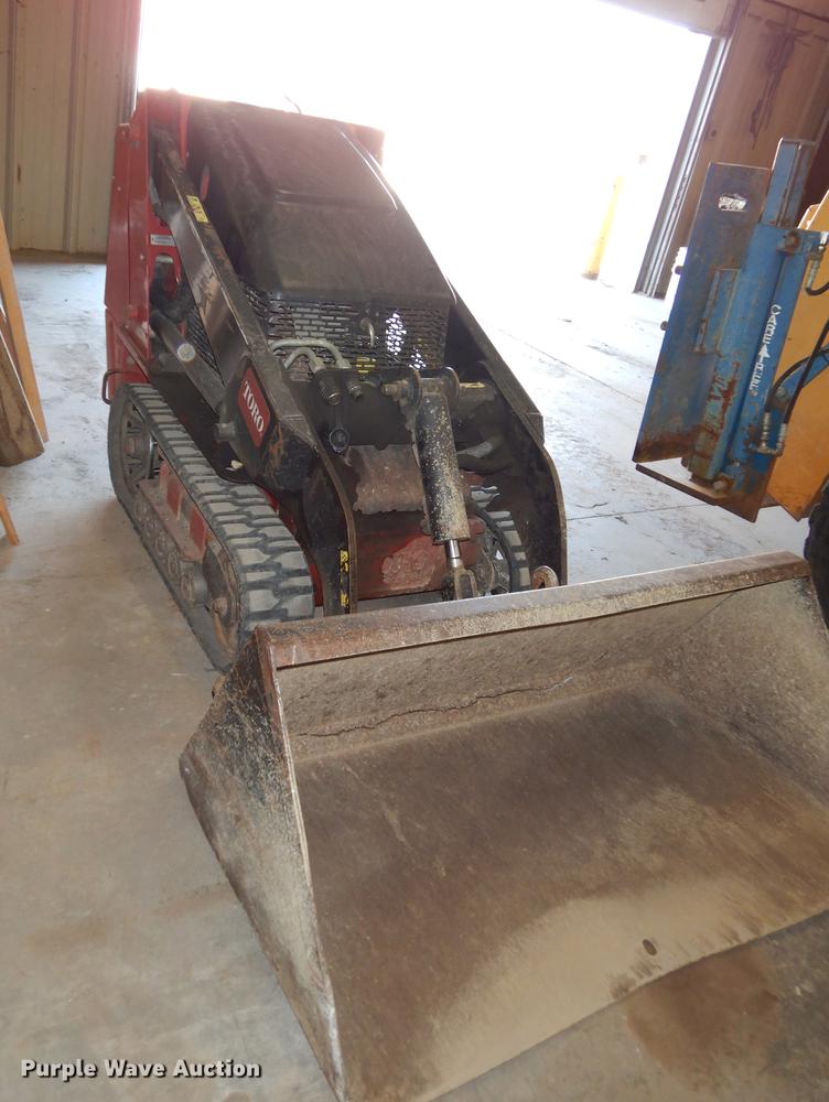 image for item EE9232 Toro Dingo 427 compact utility loader