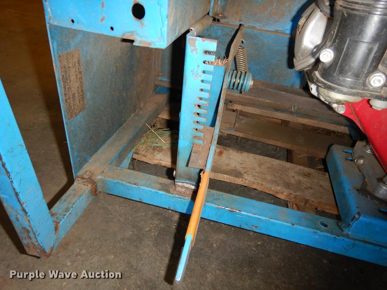 image for item EE9233 Goosen BCG-2 bale chopper