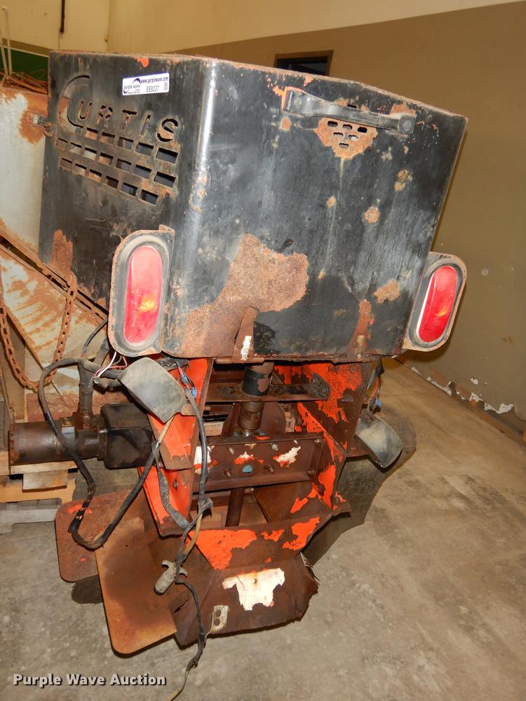 image for item EE9237 Curtis steel V-box spreader