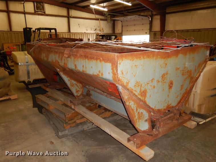 image for item EE9237 Curtis steel V-box spreader