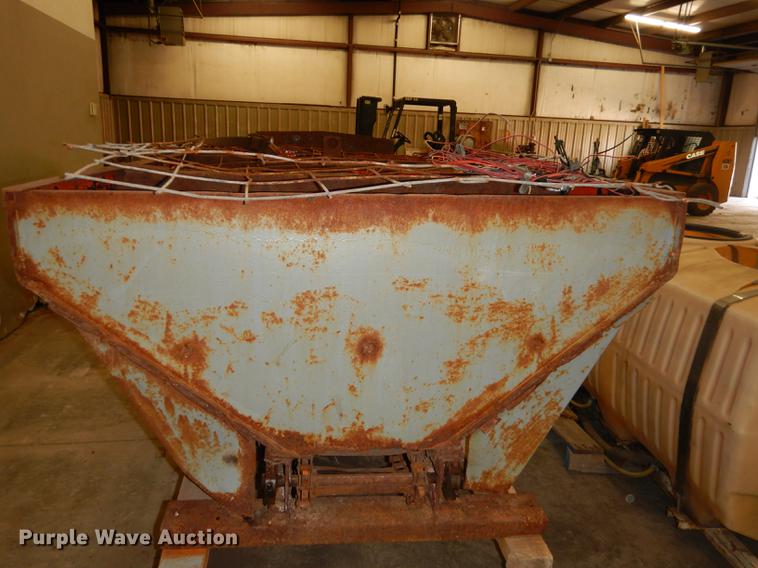 image for item EE9237 Curtis steel V-box spreader