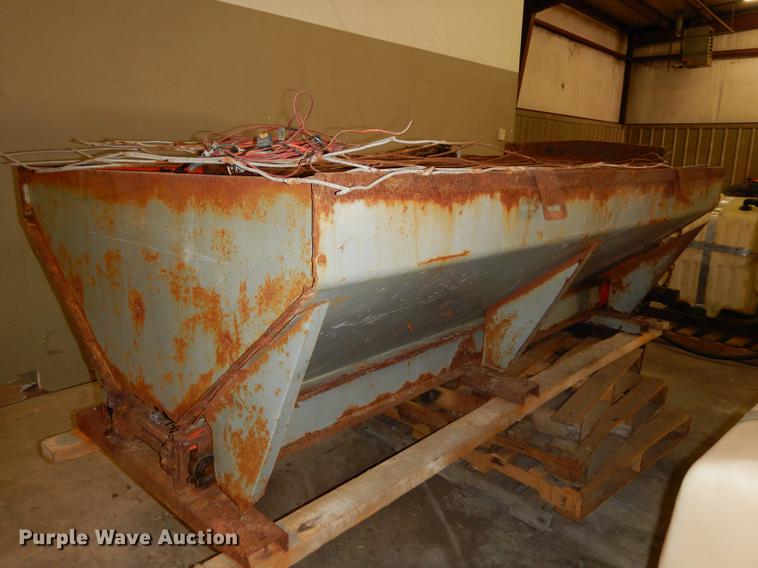 image for item EE9237 Curtis steel V-box spreader