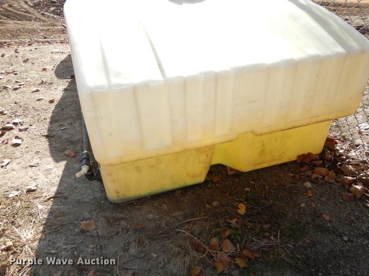 image for item EE9248 (3) poly tanks