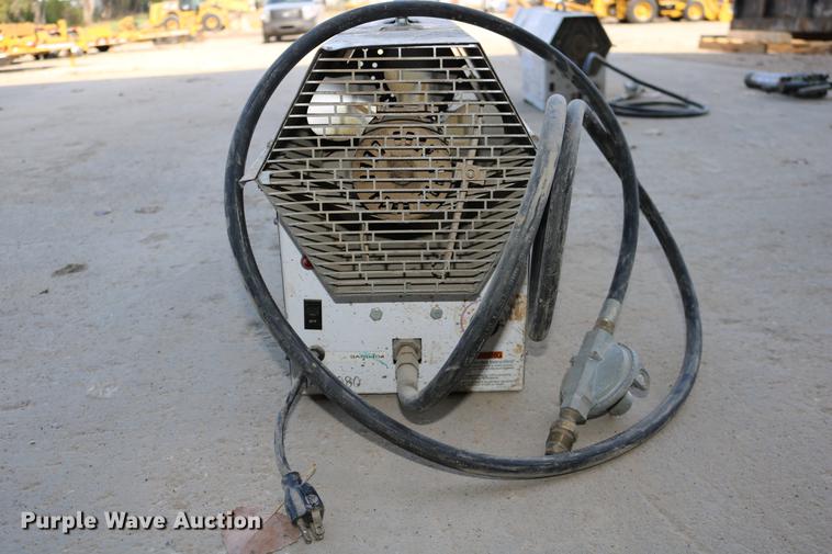 image for item EE9788 2009 Tradesman 155 Ultra propane heater