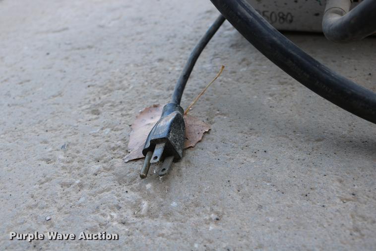 image for item EE9788 2009 Tradesman 155 Ultra propane heater