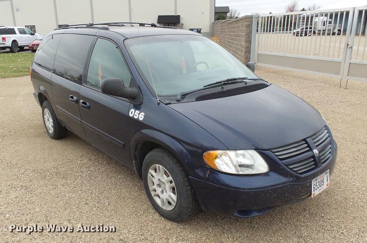 image for item J5399 2005 Dodge Grand Caravan van