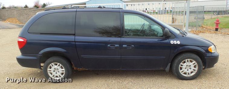 image for item J5399 2005 Dodge Grand Caravan van