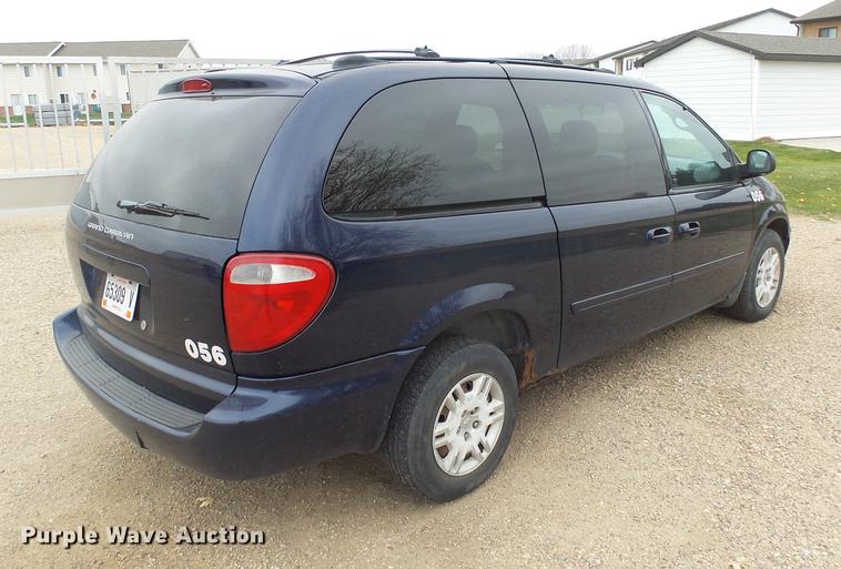 image for item J5399 2005 Dodge Grand Caravan van