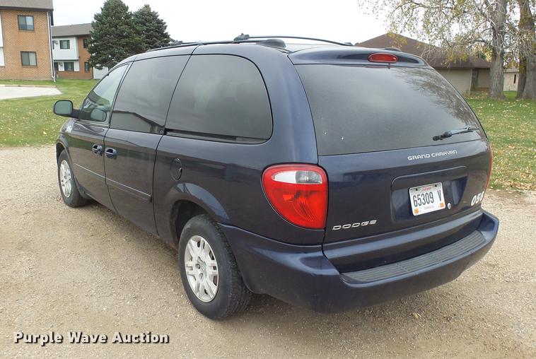 image for item J5399 2005 Dodge Grand Caravan van