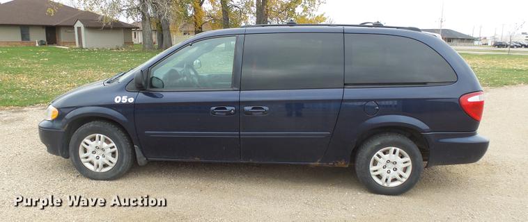 image for item J5399 2005 Dodge Grand Caravan van