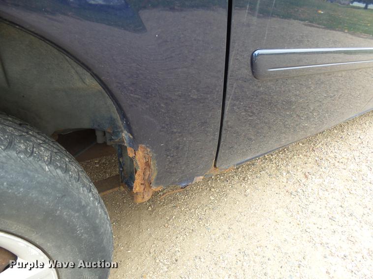 image for item J5399 2005 Dodge Grand Caravan van