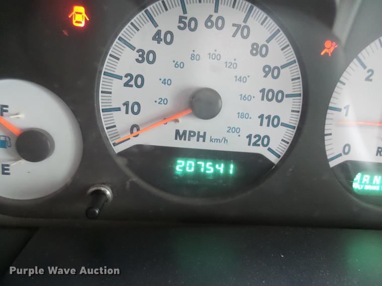 image for item J5399 2005 Dodge Grand Caravan van