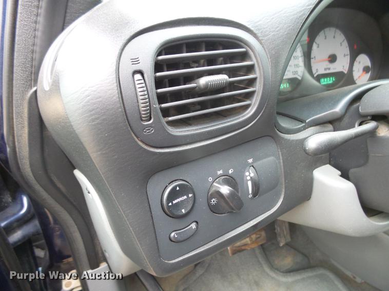 image for item J5399 2005 Dodge Grand Caravan van