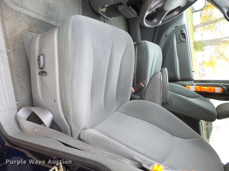 image for item J5399 2005 Dodge Grand Caravan van