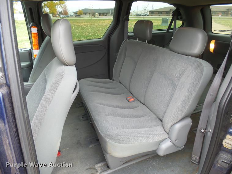 image for item J5399 2005 Dodge Grand Caravan van