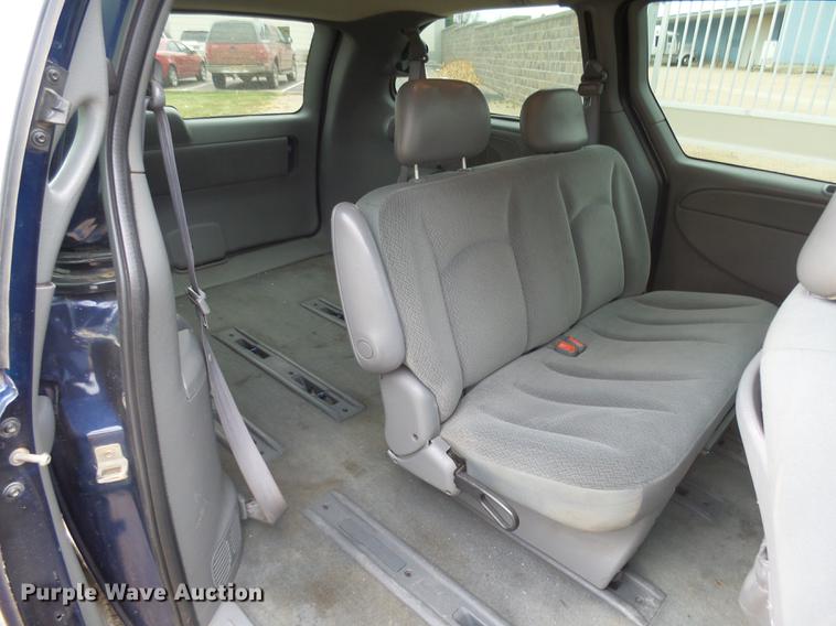 image for item J5399 2005 Dodge Grand Caravan van