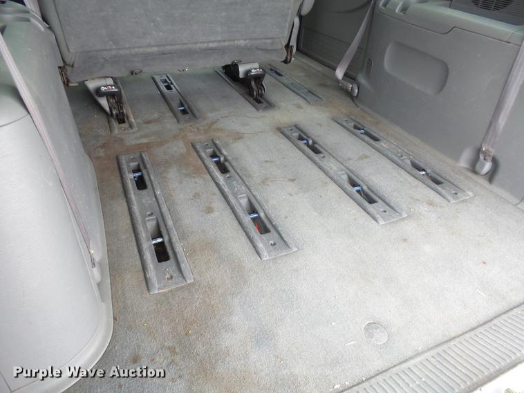 image for item J5399 2005 Dodge Grand Caravan van