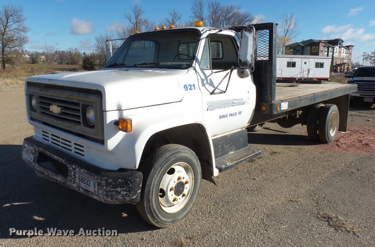 image for item J5420 1990 Chevrolet C60 flatbed truck