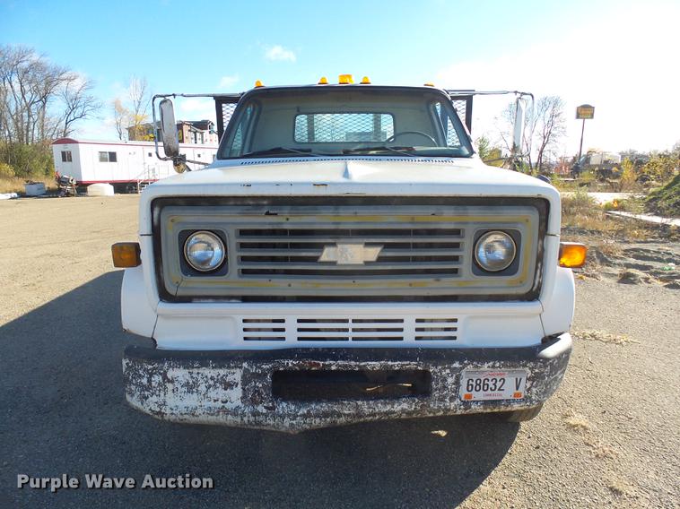 image for item J5420 1990 Chevrolet C60 flatbed truck