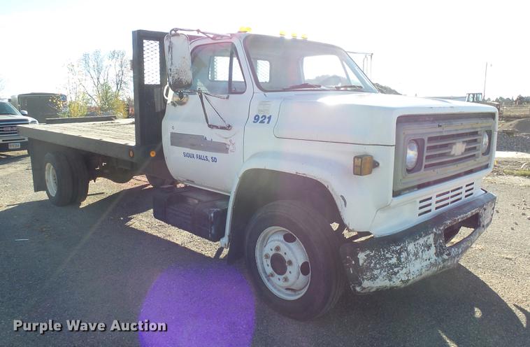 image for item J5420 1990 Chevrolet C60 flatbed truck