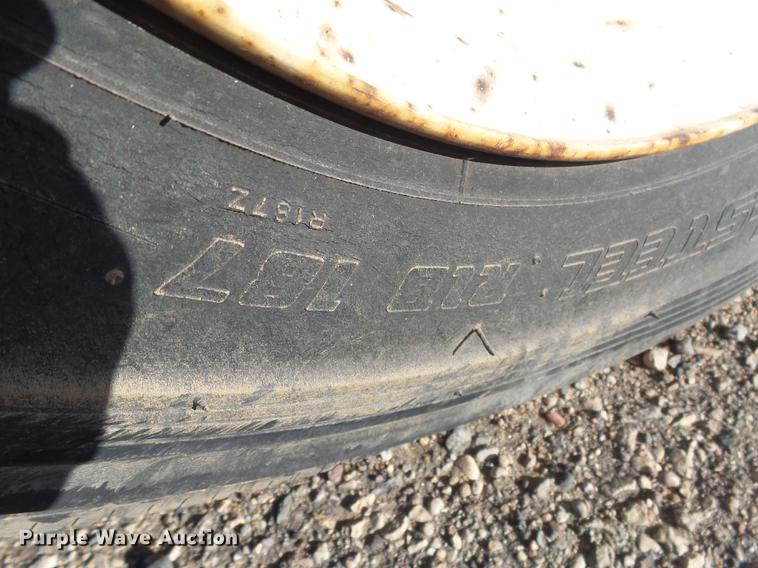 image for item J5420 1990 Chevrolet C60 flatbed truck