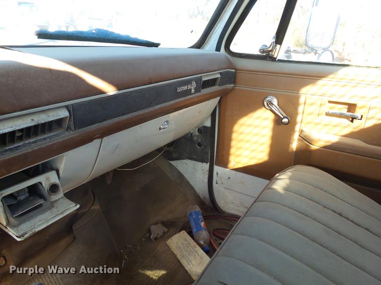 image for item J5420 1990 Chevrolet C60 flatbed truck