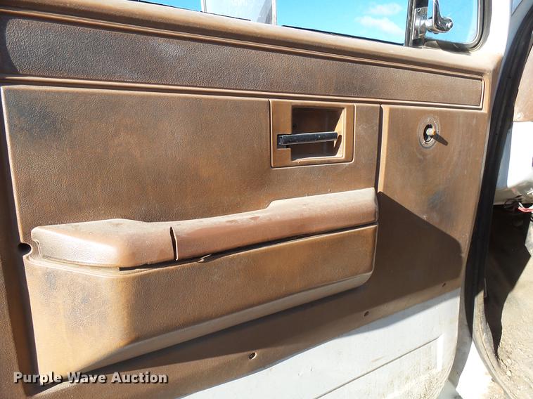 image for item J5420 1990 Chevrolet C60 flatbed truck