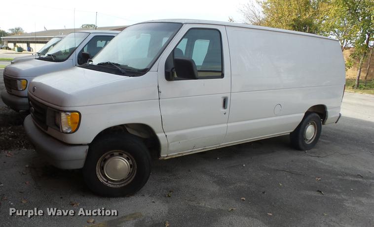 image for item J8570 1999 Ford Econoline E150 van