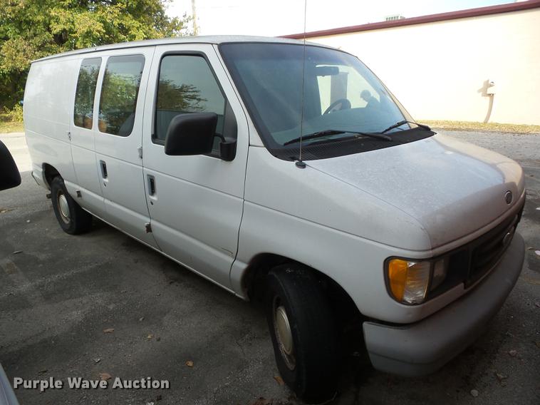 image for item J8570 1999 Ford Econoline E150 van