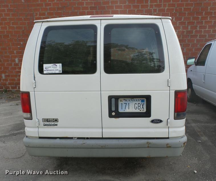 image for item J8570 1999 Ford Econoline E150 van