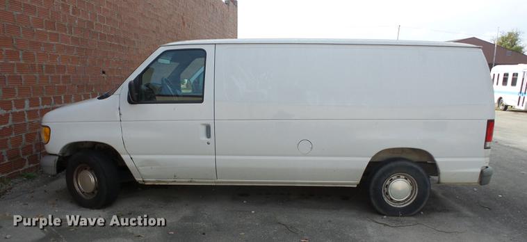 image for item J8570 1999 Ford Econoline E150 van