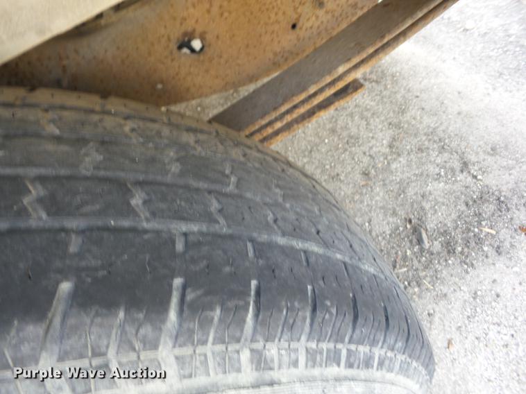 image for item J8570 1999 Ford Econoline E150 van