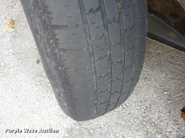 image for item J8570 1999 Ford Econoline E150 van