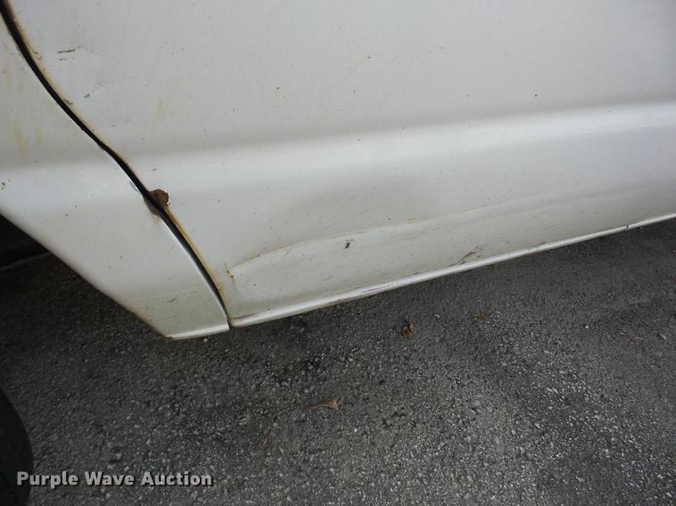 image for item J8570 1999 Ford Econoline E150 van