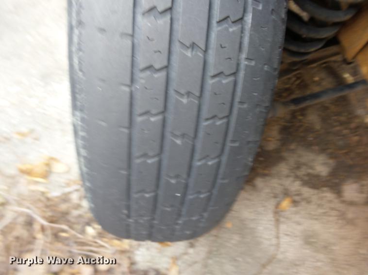 image for item J8570 1999 Ford Econoline E150 van