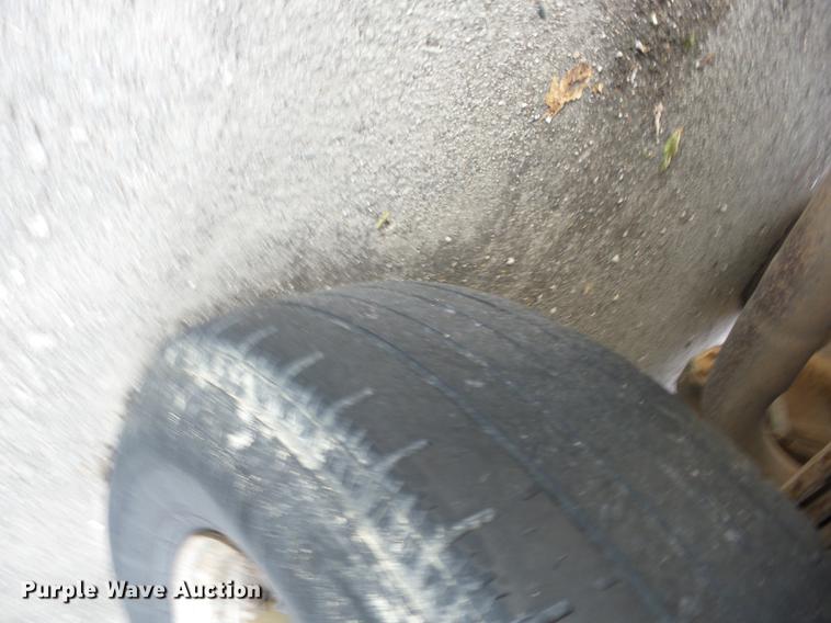 image for item J8570 1999 Ford Econoline E150 van