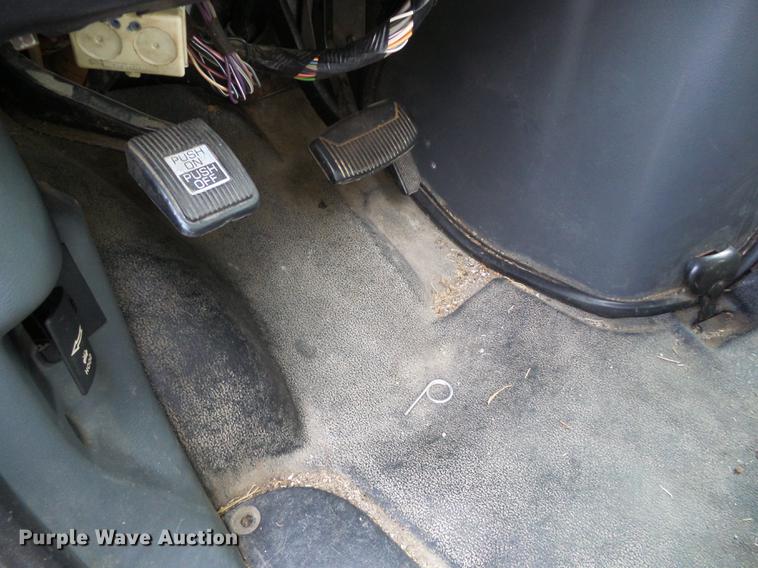 image for item J8570 1999 Ford Econoline E150 van