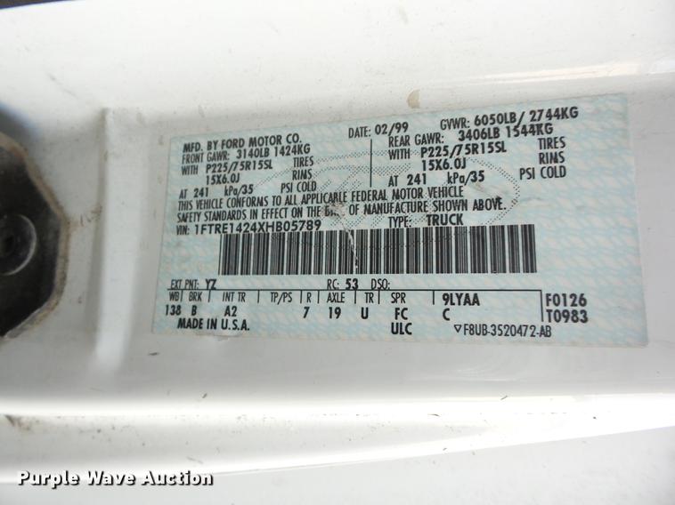 image for item J8570 1999 Ford Econoline E150 van