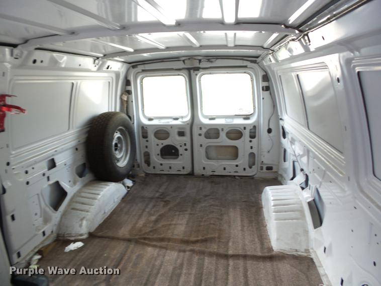 image for item J8570 1999 Ford Econoline E150 van