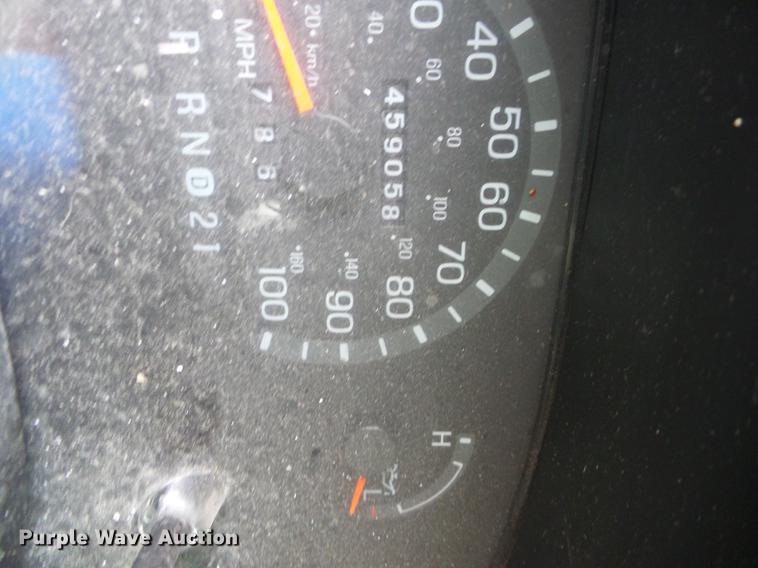 image for item J8570 1999 Ford Econoline E150 van