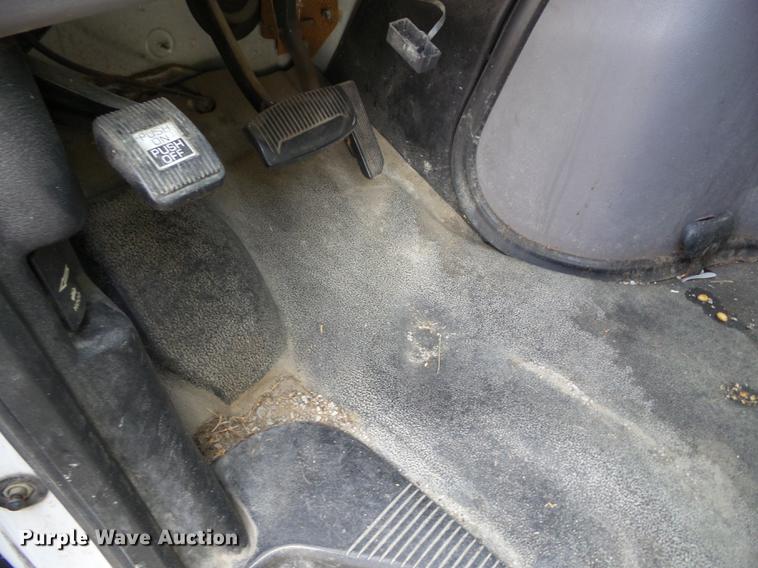 image for item J8570 1999 Ford Econoline E150 van