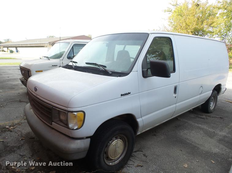 image for item J8571 1995 Ford Econoline E150 van