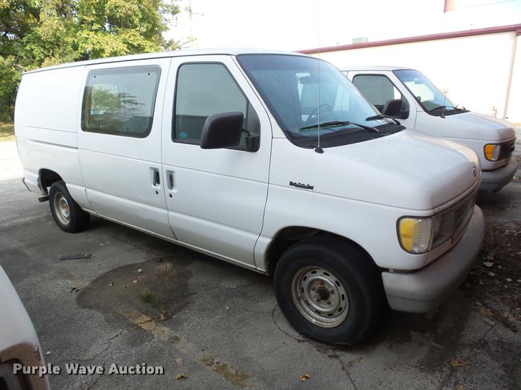 image for item J8571 1995 Ford Econoline E150 van