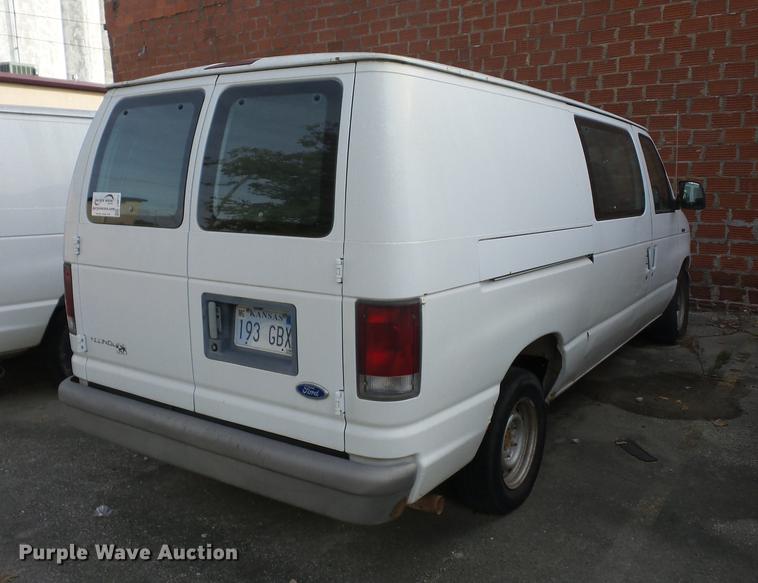image for item J8571 1995 Ford Econoline E150 van