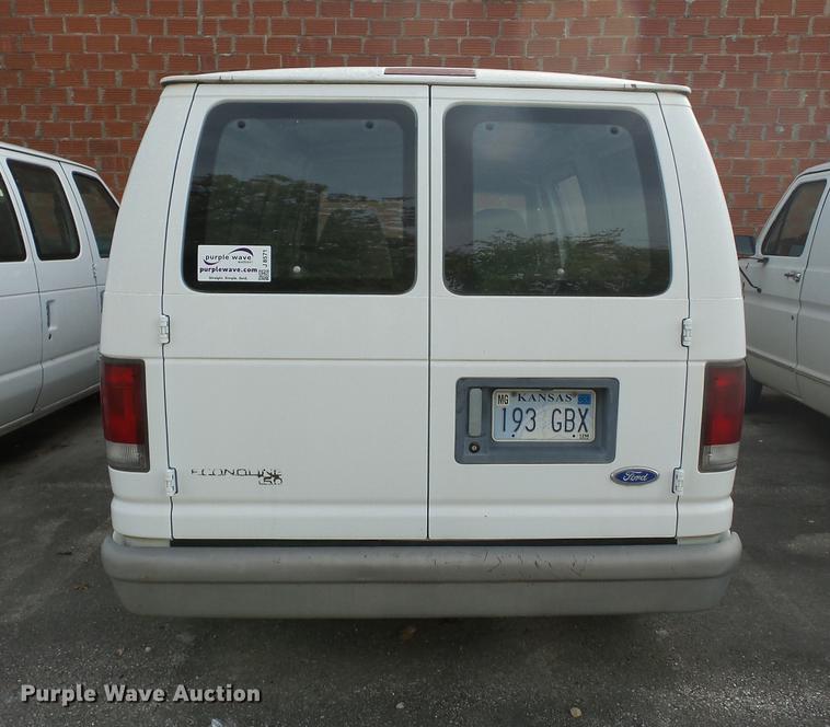 image for item J8571 1995 Ford Econoline E150 van