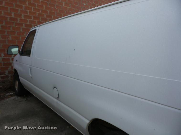 image for item J8571 1995 Ford Econoline E150 van