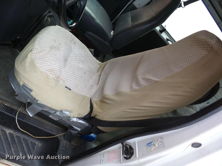 image for item J8571 1995 Ford Econoline E150 van